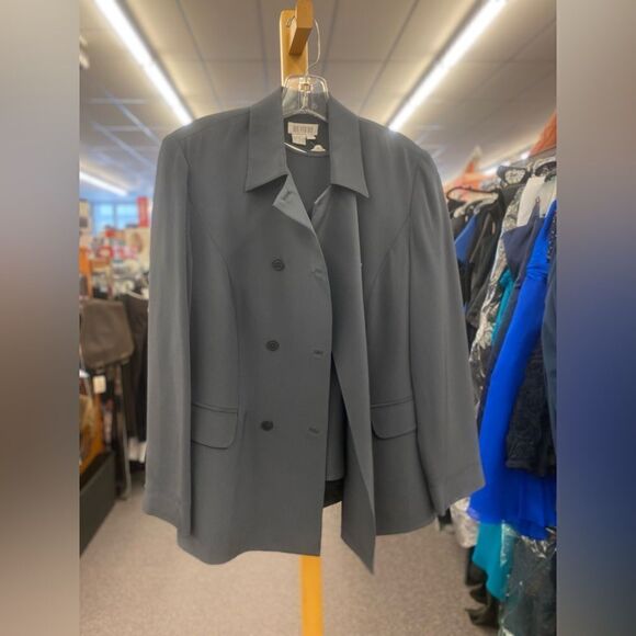 Due Per Due SZ 4  3pc "Silk" Gray Suit - Picture 3 of 7